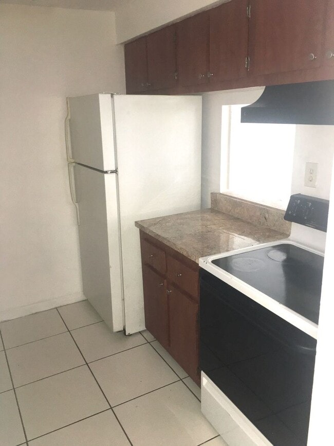 Building Photo - PROMENADE AT KENDALL LAKES - BEST PRICED 1 BEDROOM/1 BATH IN KENDALL