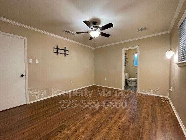 Building Photo - 9536 Bermuda Ave