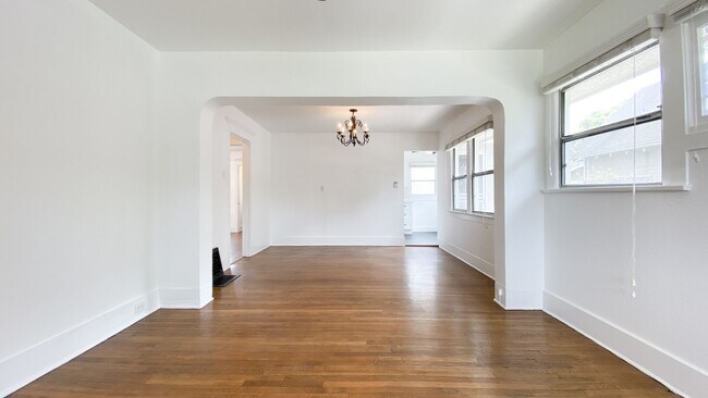 Building Photo - 2BD/1BA Charming Bungalow in Belmont Heights