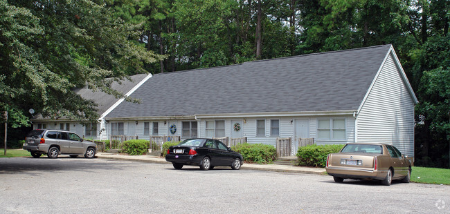 Primary Photo - Squire Apartments