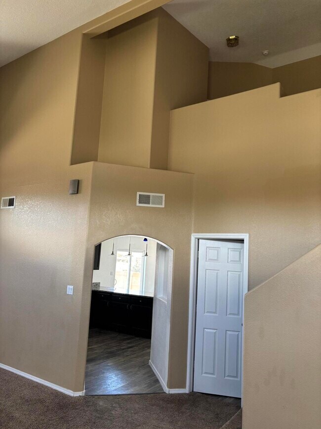Building Photo - 7123 Husky Dr NE