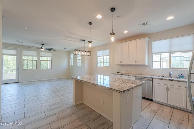 Building Photo - 1665 E Dogwood Ln