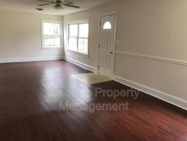 Building Photo - 217 Hillcrest Dr