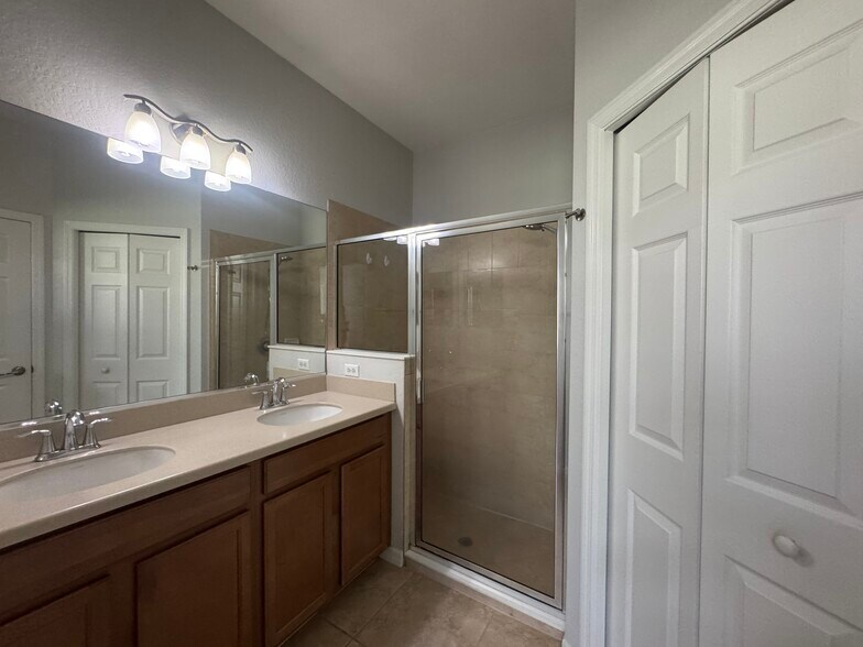 Building Photo - 21379 Bella Terra Blvd