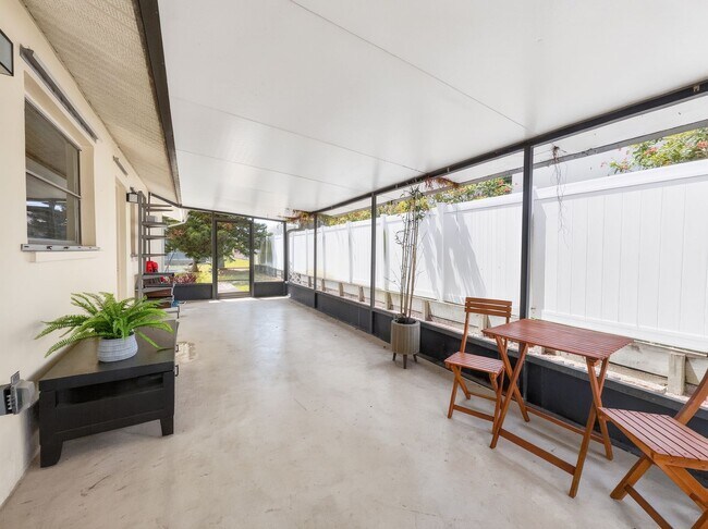 Building Photo - Discover the perfect Naples Park rental just minutes from the beach.