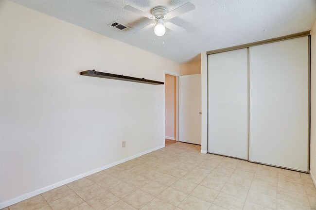 Building Photo - 12038 Flaxen Dr