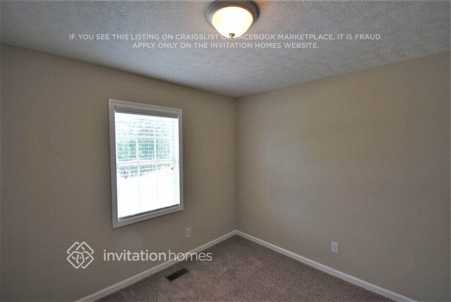Building Photo - 561 Fairview Dr