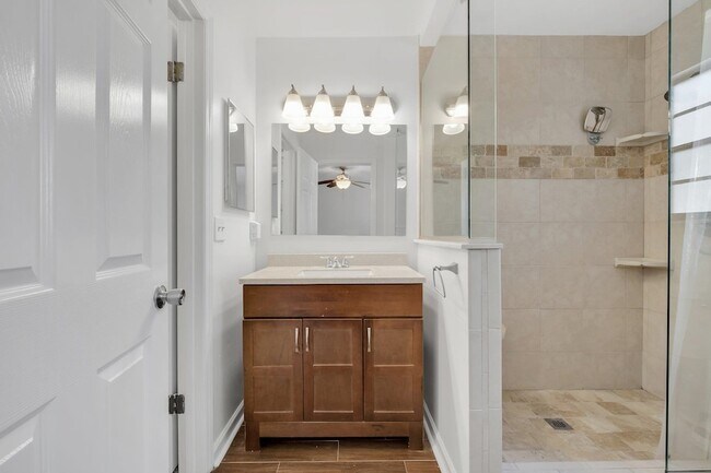 Building Photo - 890 Richardson Rd