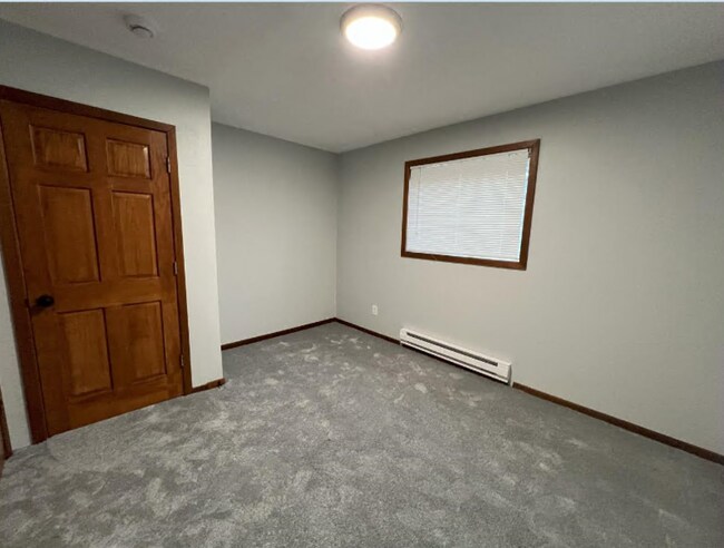 Building Photo - 2 S Wickham Ct