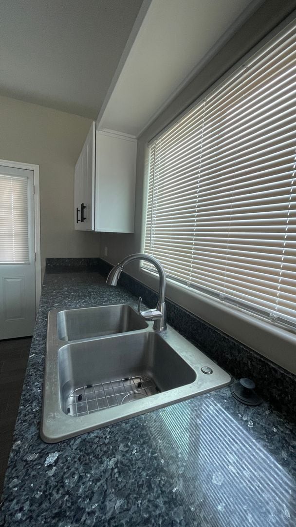 Building Photo - Gorgeos 3 Bedroom