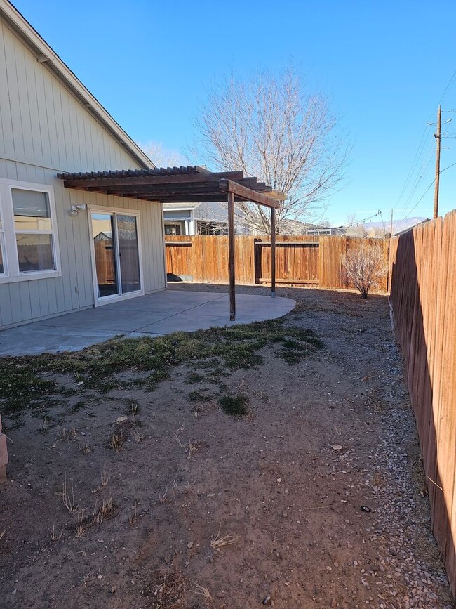 Building Photo - Beautiful Spacious 4 Bedroom Home