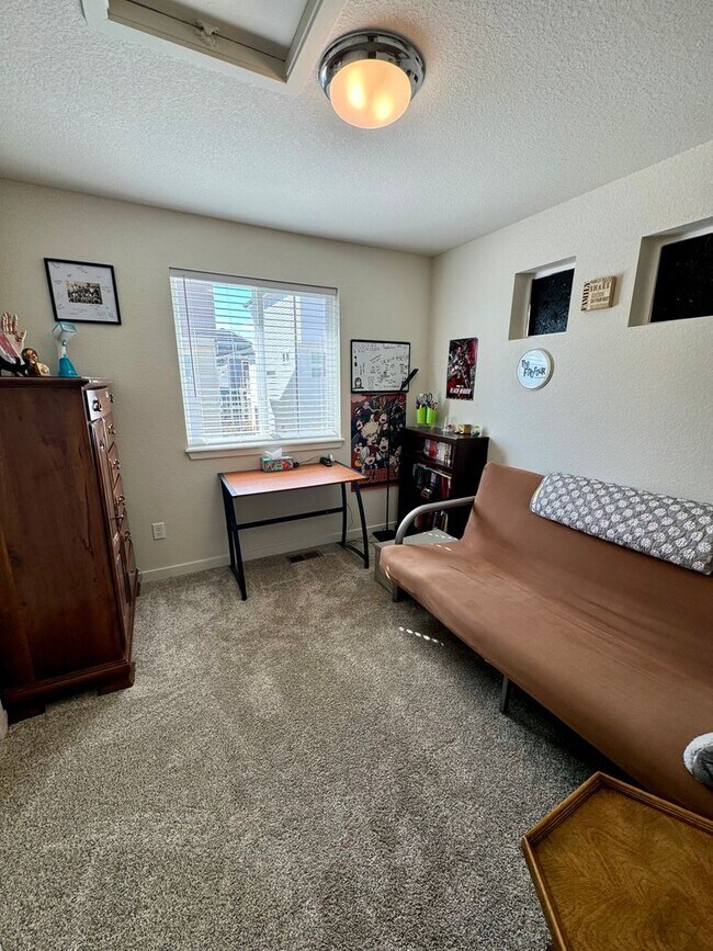 Building Photo - Like New 3 bedroom home in Banning Lewis