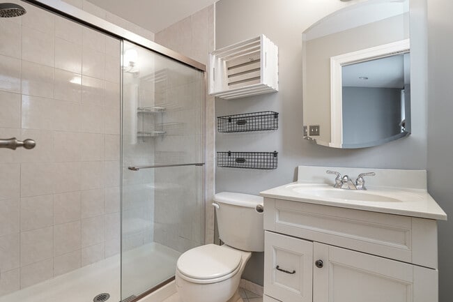 Building Photo - 6 Strawberry St