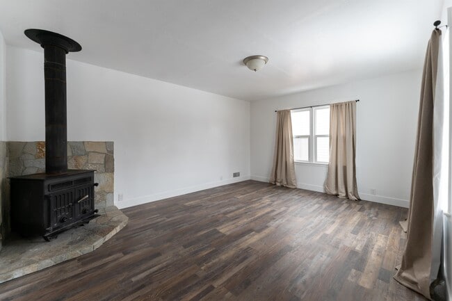 Building Photo - 15 S 400 W