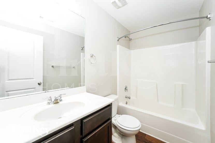 Building Photo - 1035 Sutherland Dr