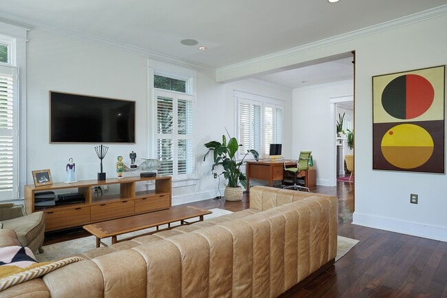 Building Photo - Sunny, Spacious, & Spectacular