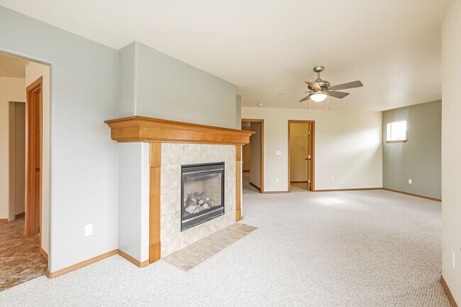 Building Photo - 6907 Desperado Dr SE