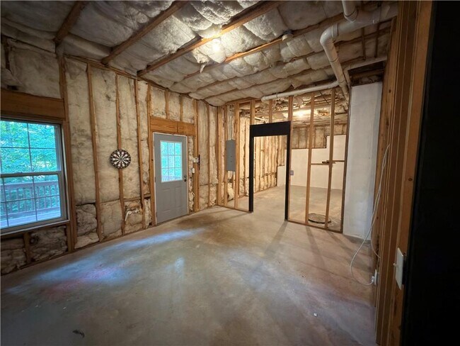 Building Photo - 5706 Amberside Ln NE