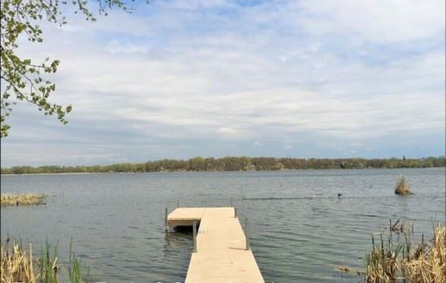 Building Photo - 362 W Eagle Lake Dr