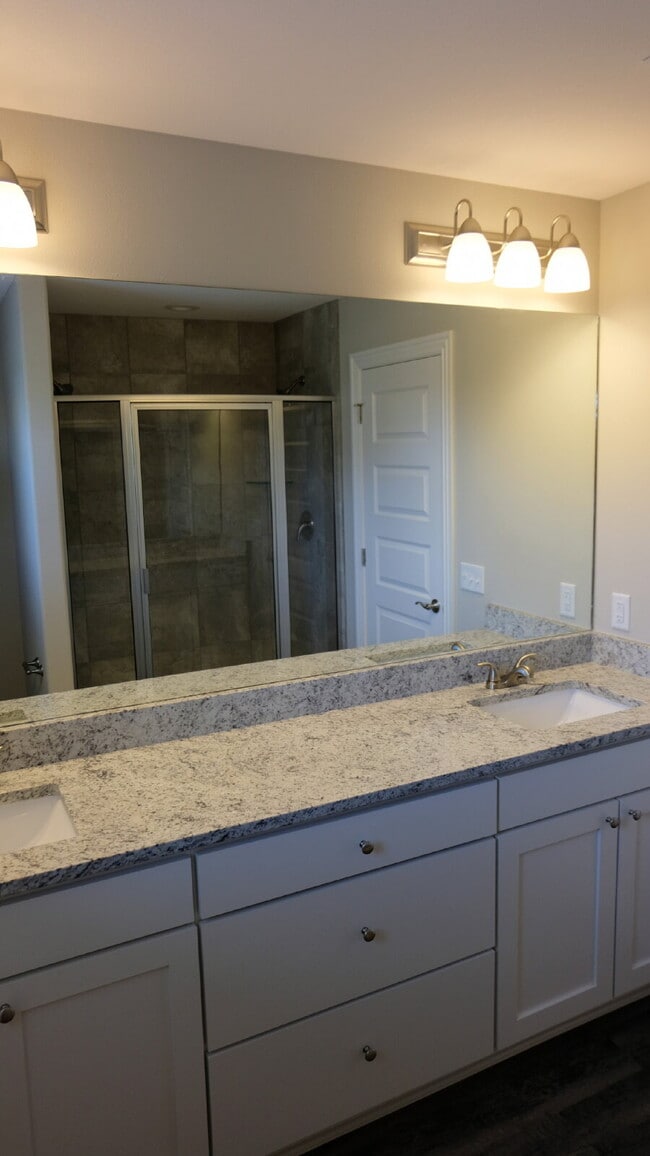 Building Photo - 1/2 off first month rent!  Three Bedroom Two Bath - Now $1,799 a month!