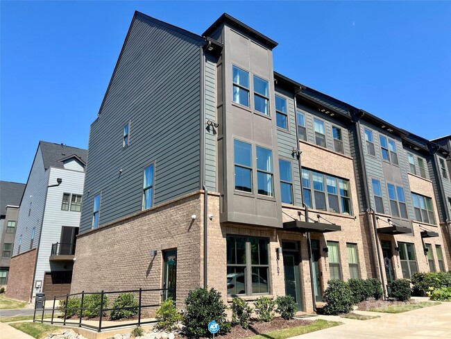 Building Photo - 6107 Station Crossing Ave