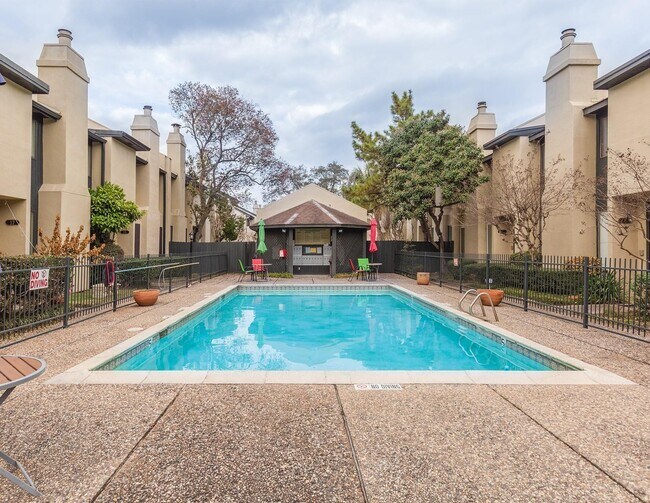 Building Photo - 1116 Bering Dr