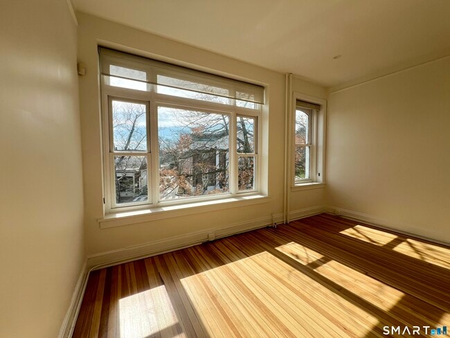 Building Photo - 88 Main St