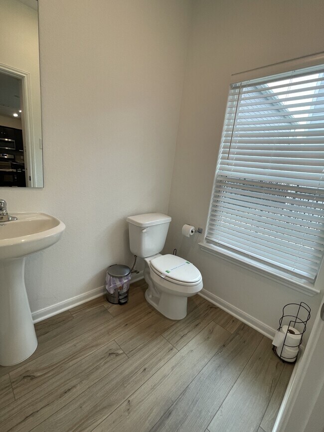 Building Photo - 10829 Emerick St