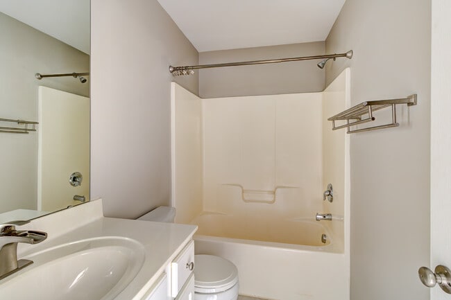 Building Photo - 417 River Park Road