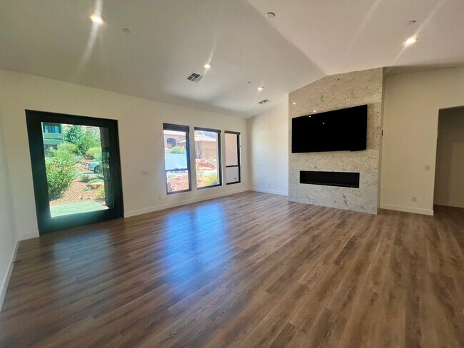 Building Photo - 485 Windsong Dr