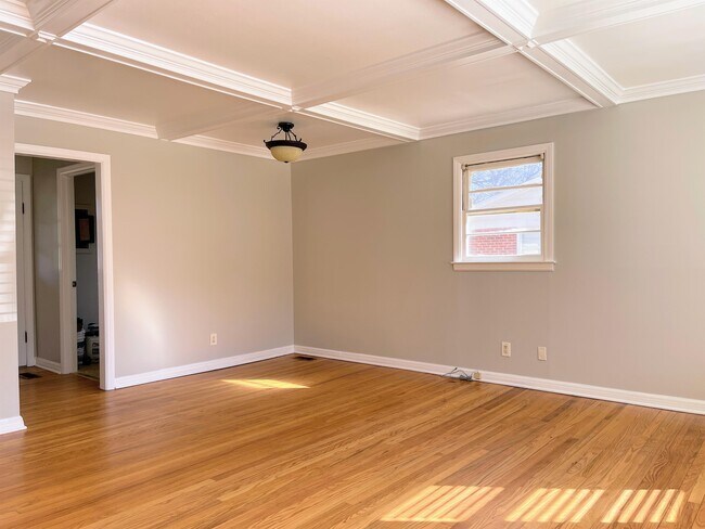 Building Photo - 1921 Stevens Ave NE