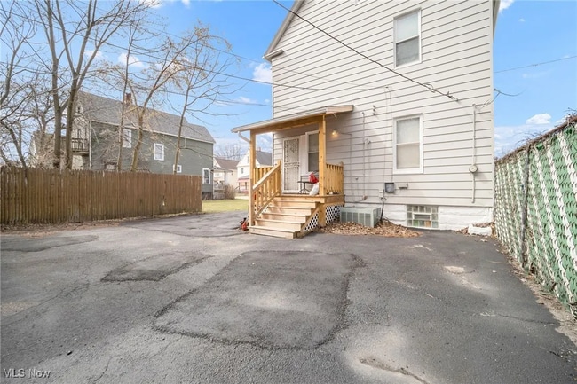 Building Photo - 1433 E 112th St