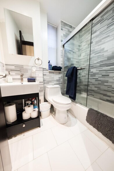 Building Photo - 5 W 101st St