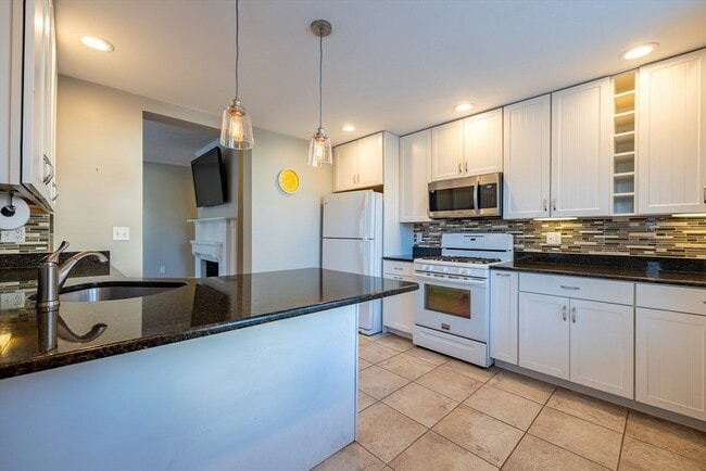 Building Photo - 151 Methuen St