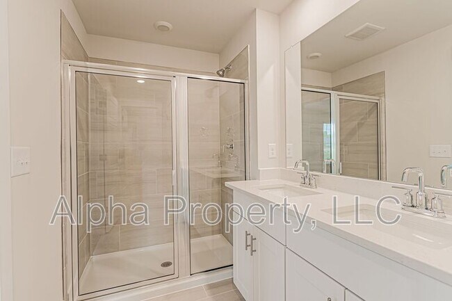 Building Photo - 422 Ellis Mill St