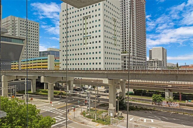 Building Photo - 850 N Miami Ave