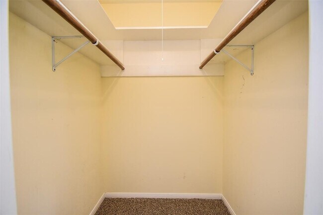 Building Photo - 2110 Whiteback Dr