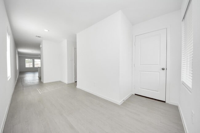 Building Photo - 248 Hazy Pnes Ln