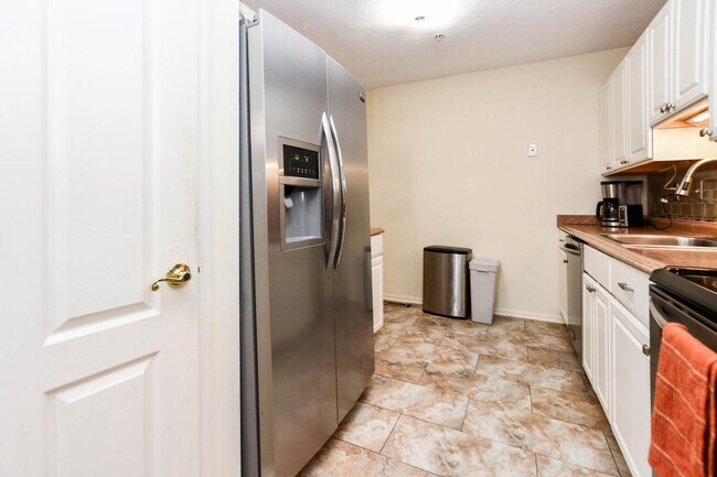 Building Photo - 1401 Deep Gorge Ct