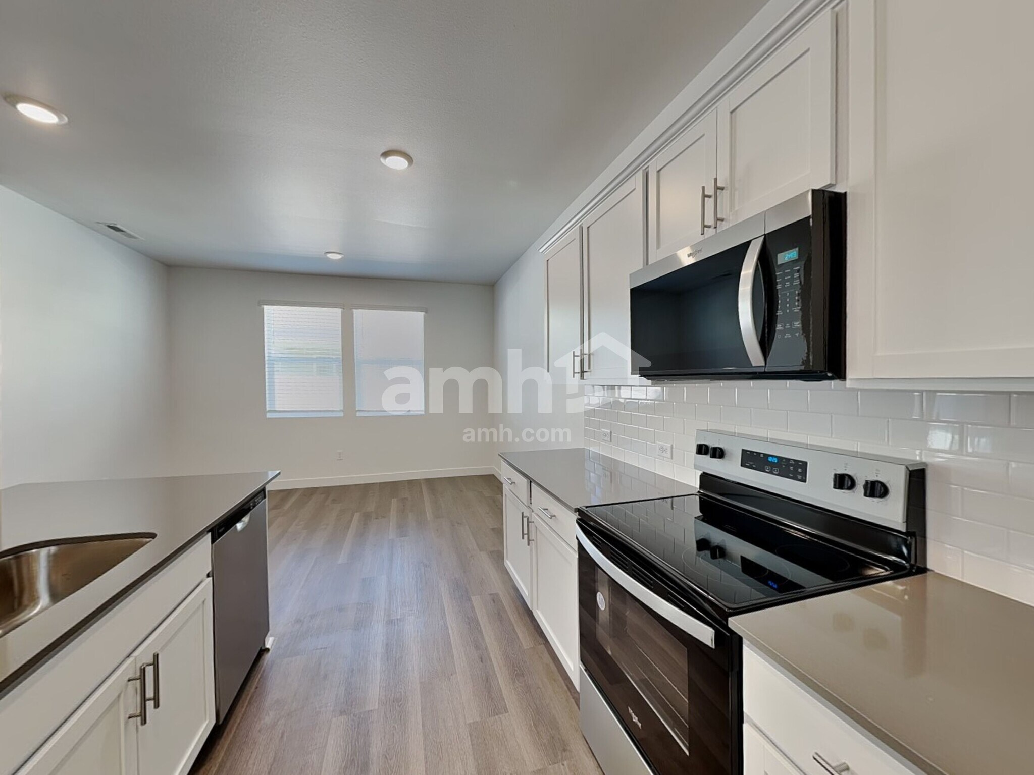 Building Photo - 4847 85th Dr NE