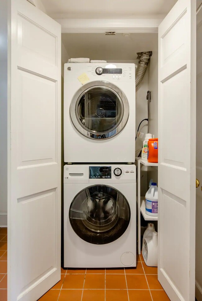 Washer/Dryer (share) - 3050 P St NW