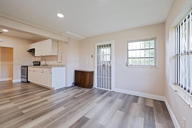 Building Photo - 14110 Van Buren St