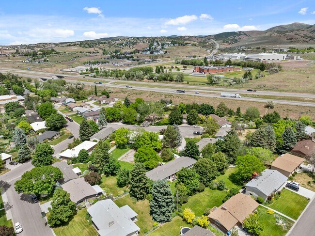 Building Photo - Rice St (17/19)