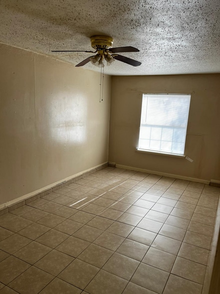 Building Photo - 4011 Colonial Sun Dr