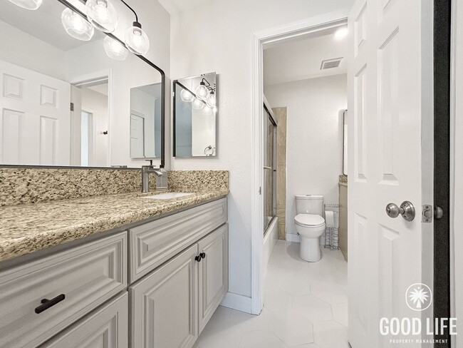 Building Photo - Beautifully Updated 2B 1.5BA Condo w/ Reserved Parking!