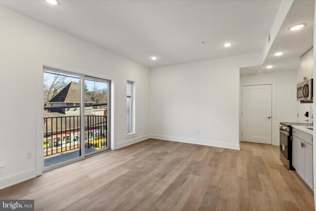 Building Photo - 367 W Hortter St