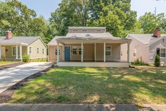 Building Photo - Renovated Home just minutes from Uptown!