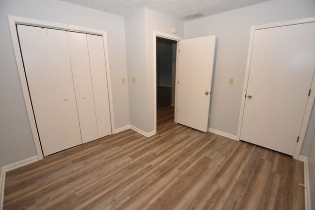 Building Photo - 2 Bedroom, 1 Bath House in Greenfield