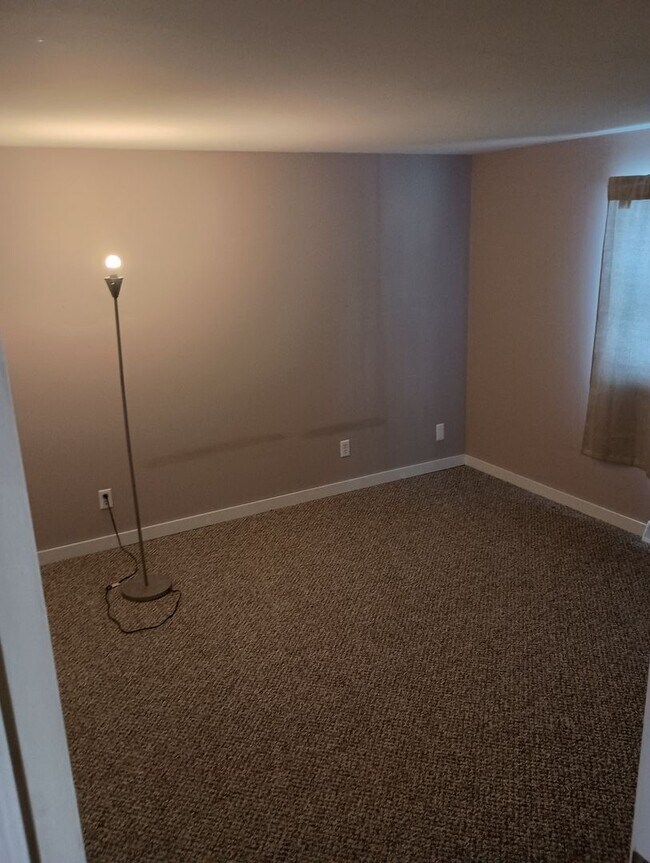 Building Photo - Private 2 bed 1.5 bath home in Spring Lake