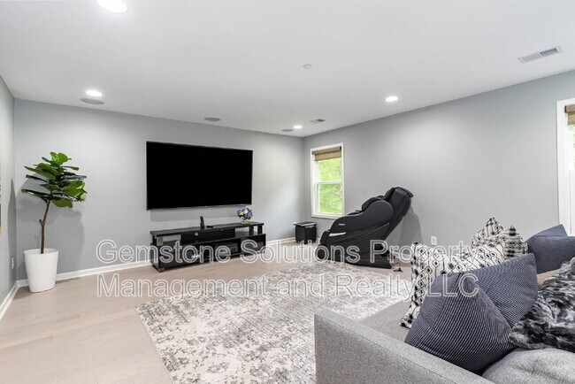 Building Photo - 6343 Wildwood Dr
